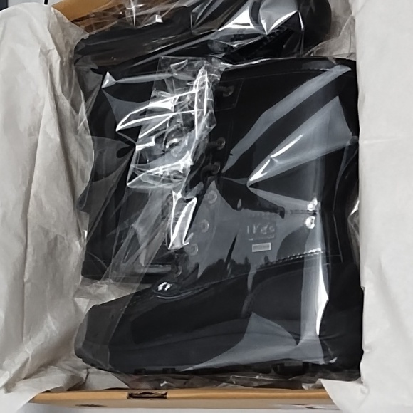 UGG Adirondack Boot lll Patent - Picture 17 of 17